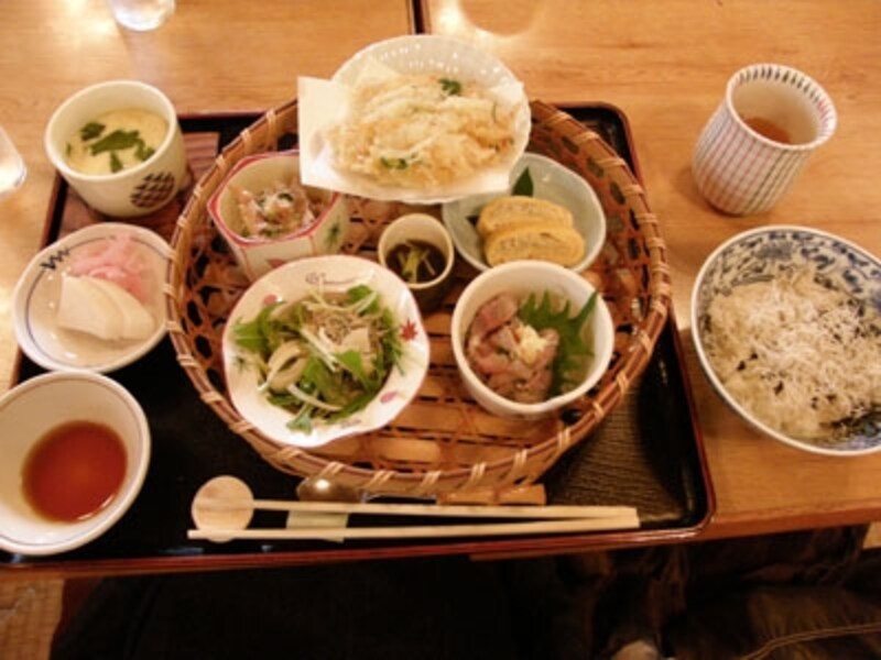 旬の味 限定メニュー しらす花かご定食2100円