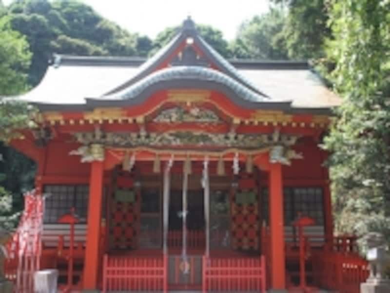 鮮やかな朱色の中津宮