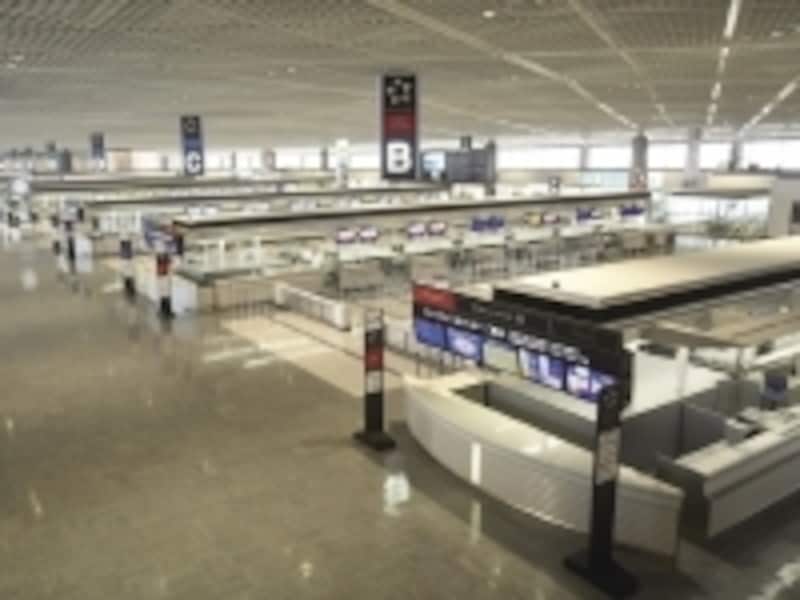 成田空港の第1ターミナル南ウイングには「スターアライアンス」の加盟各社が集合。