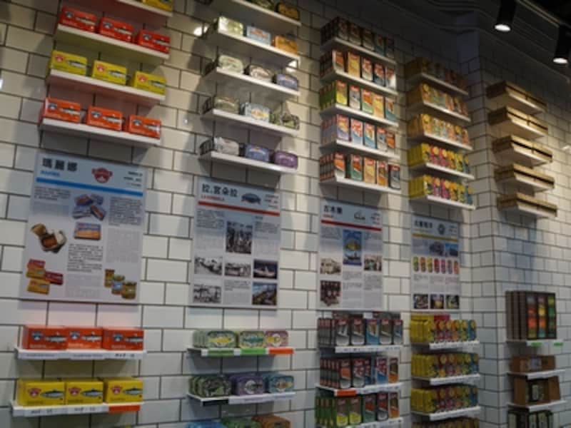 ポルトガル製の魚の缶詰専門店「ロージャ・ダス・コンセルヴァス・マカオ」の店内