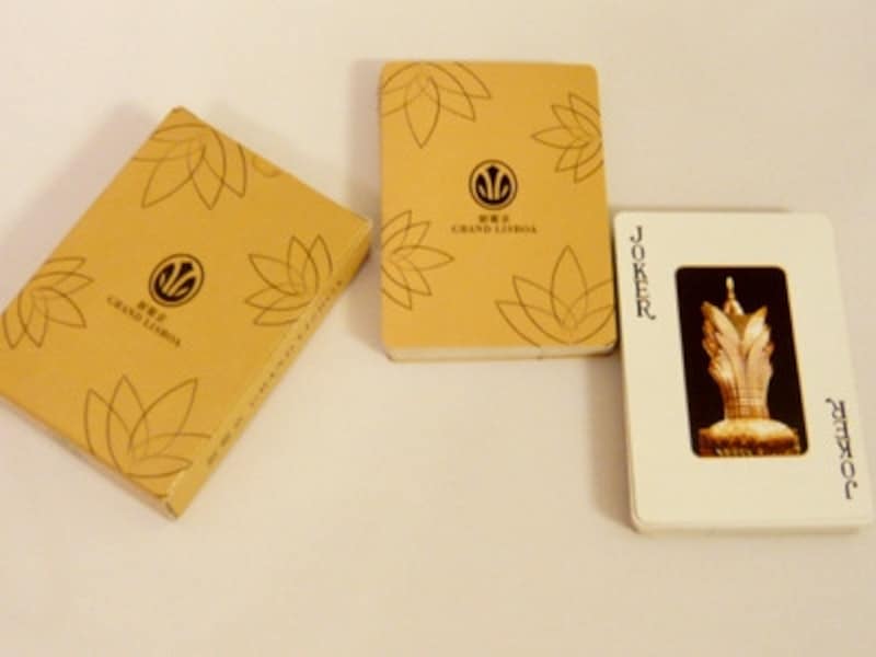 グランド・リスボアのロゴ入りトランプ。JOKERの絵柄は建物外観