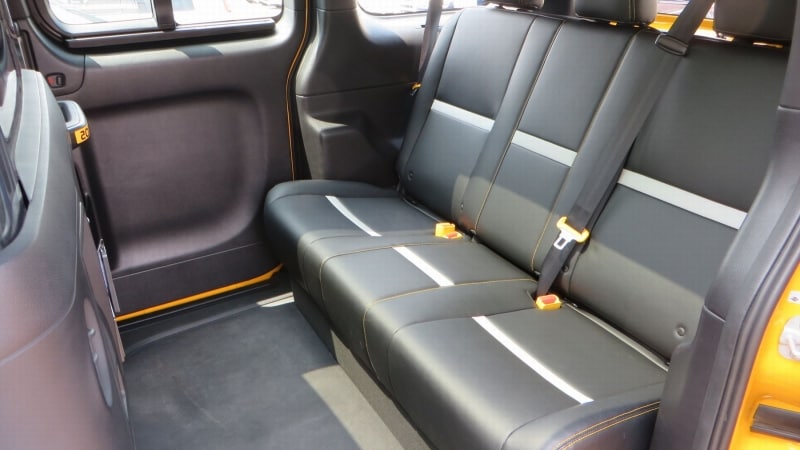 NV200バネット室内1