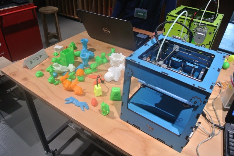 「KOILファクトリー」内の３Dプリンター