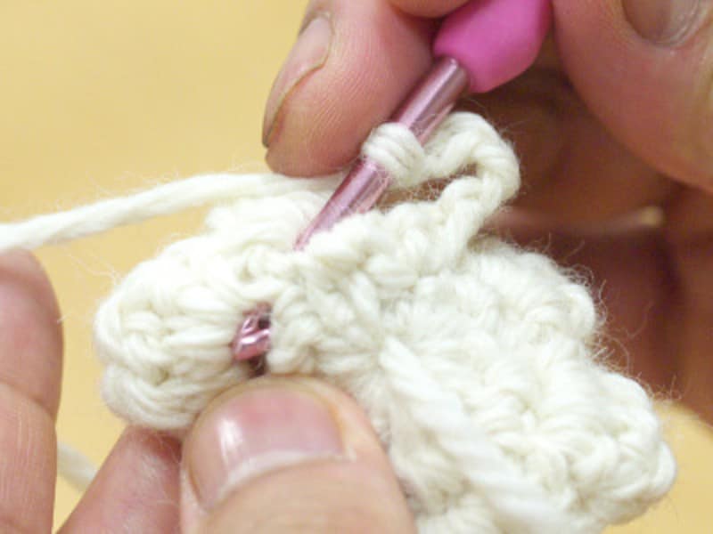 引き上げ細編みを編む