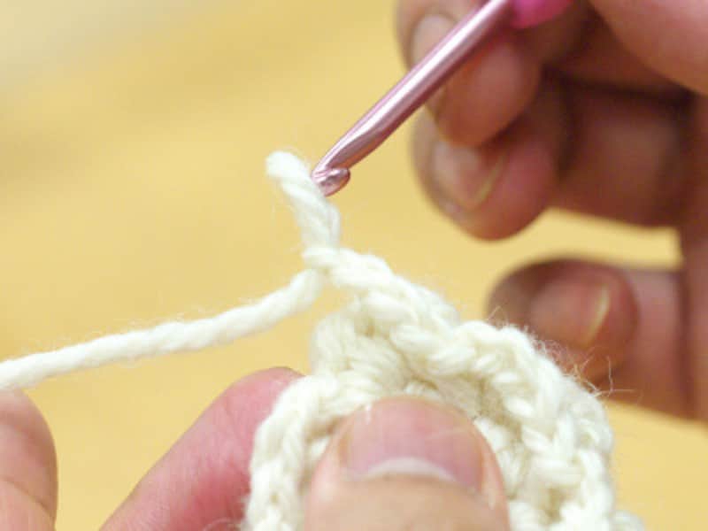 ループを広げてかぎ針をはずす