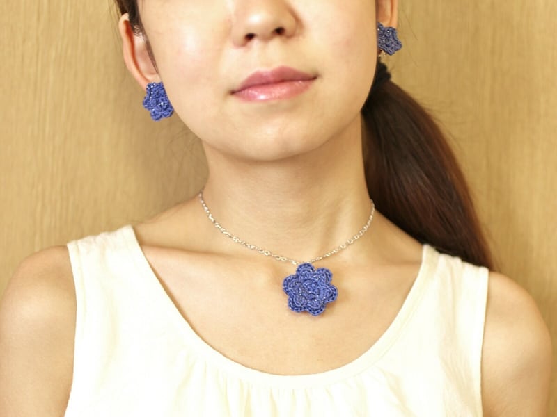 ネックレスとイヤリングをお揃いで♪