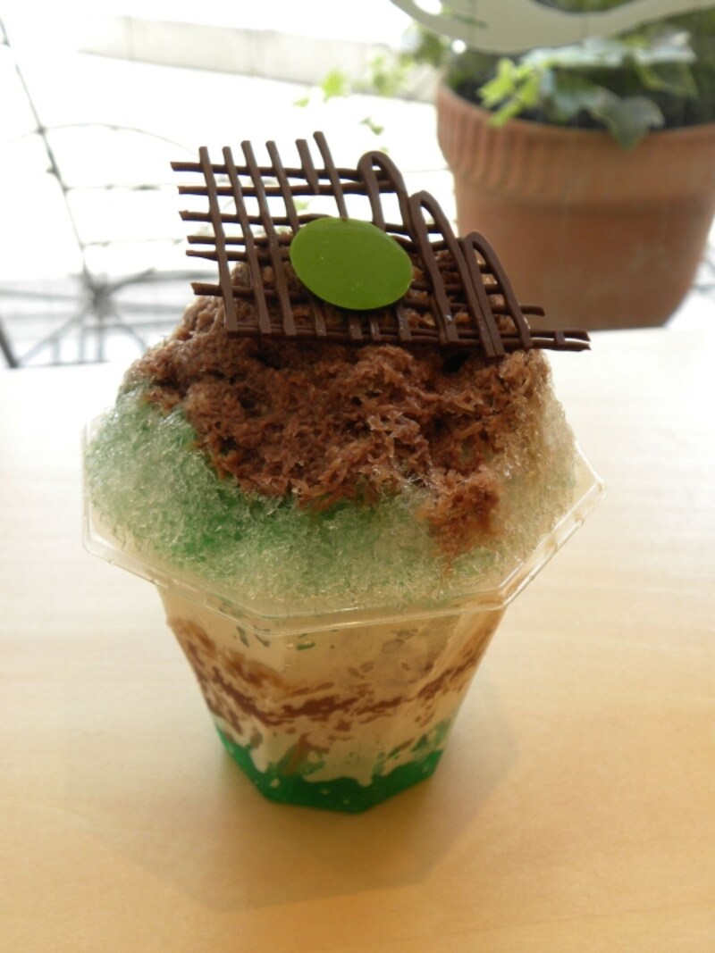 「パティスリー ブリーズ」に昨年登場したかき氷「チョコミント」