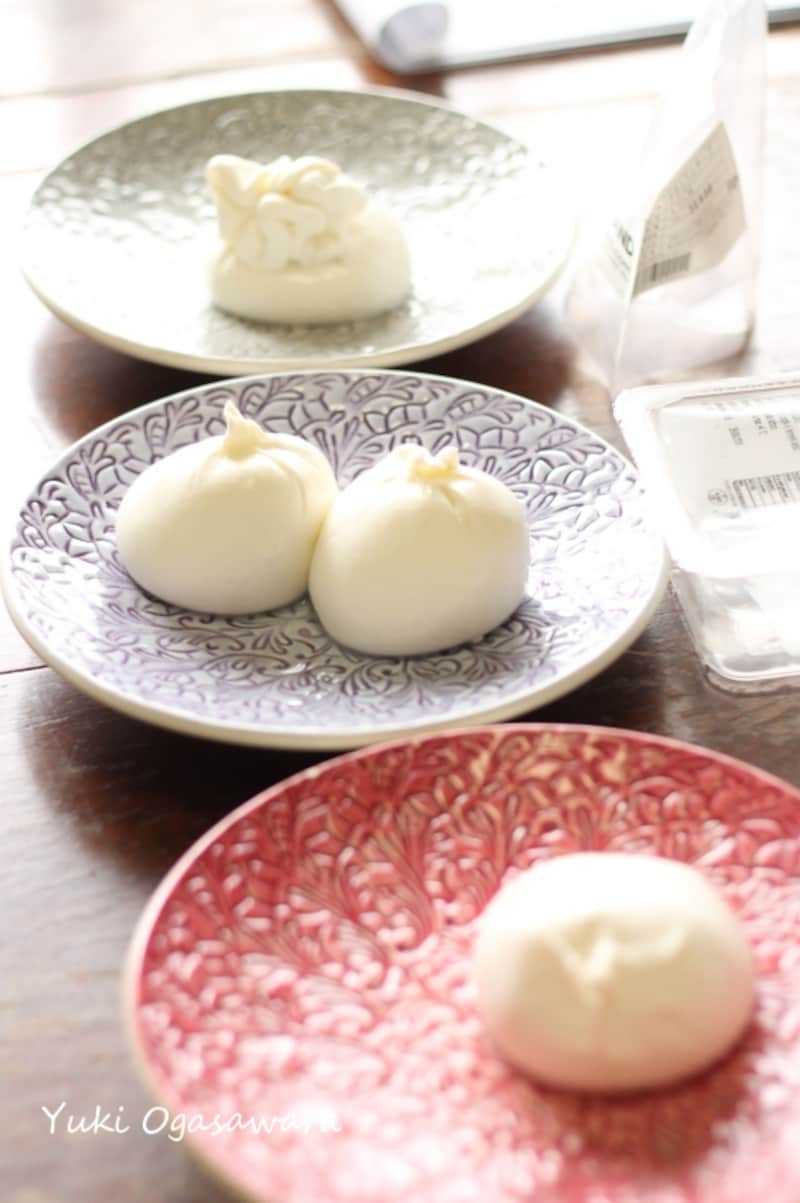 ブッラータの形や大きさは様々。小さいサイズは“ブラッティーナ”と呼ばれる事もあります。