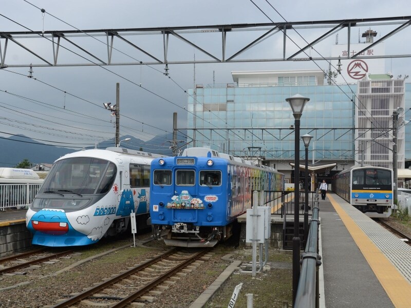 バラエティに富んだ富士急の車両