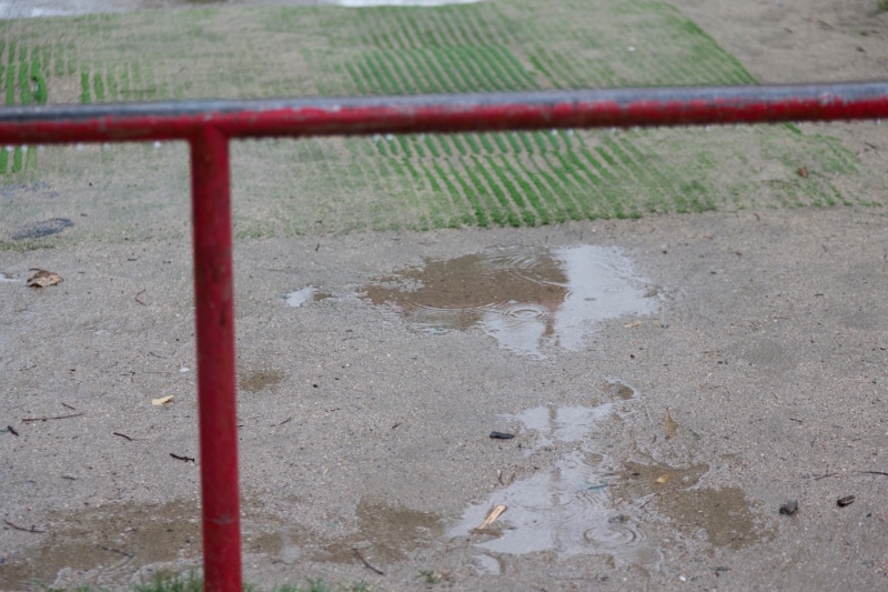 反射したブランコ