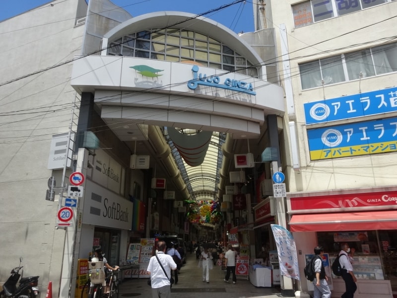 なかなか立派な商店街の入口だ