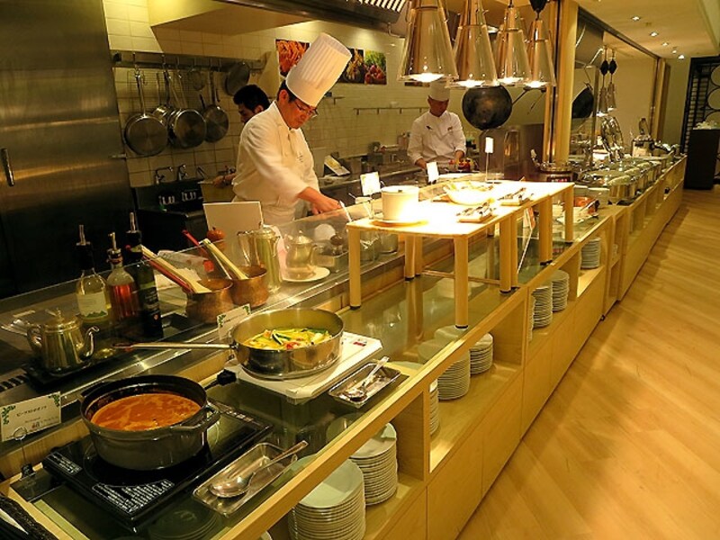 中国料理と洋食のブッフェ台