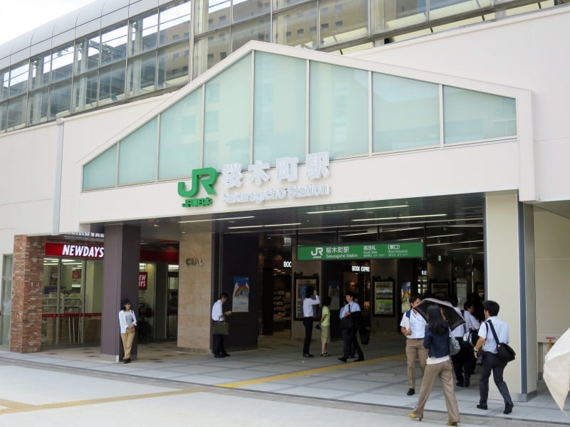 これまでの桜木町駅改札は「南改札」に。初代駅舎に使われていた三角屋根がデザインされています
