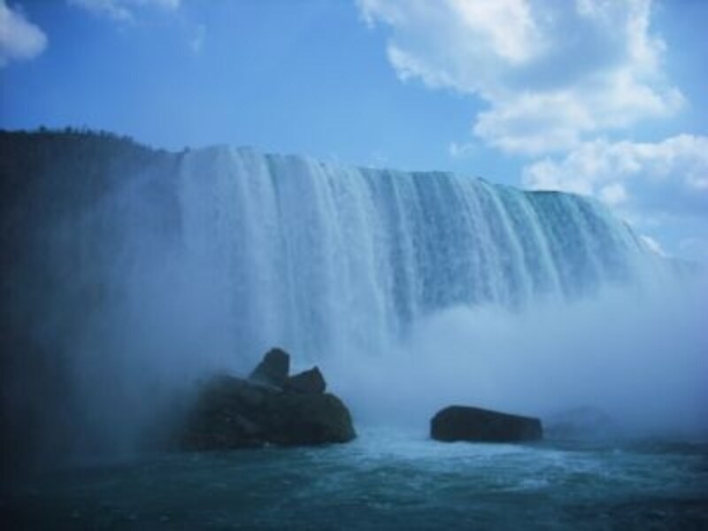 ツアー参加者たちと一緒に、この大瀑布の迫力を味わって