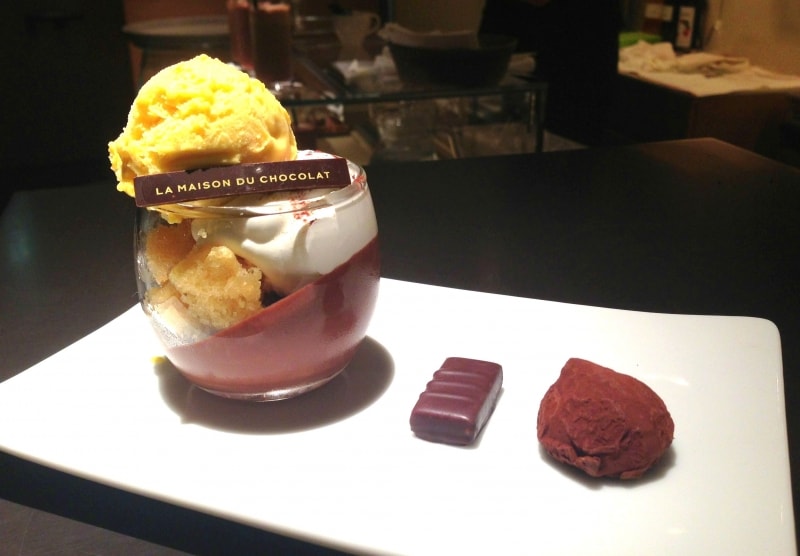 パフェ・エキゾチックundefinedボンボン・ドゥ・ショコラ1粒＋トリュフ1粒がセットになり1296円（税込）