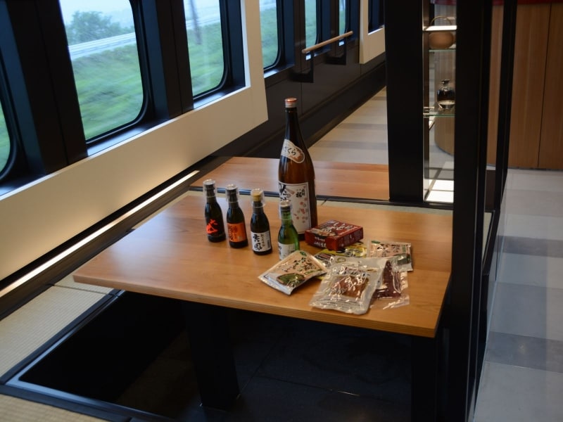 ラウンジテーブル席