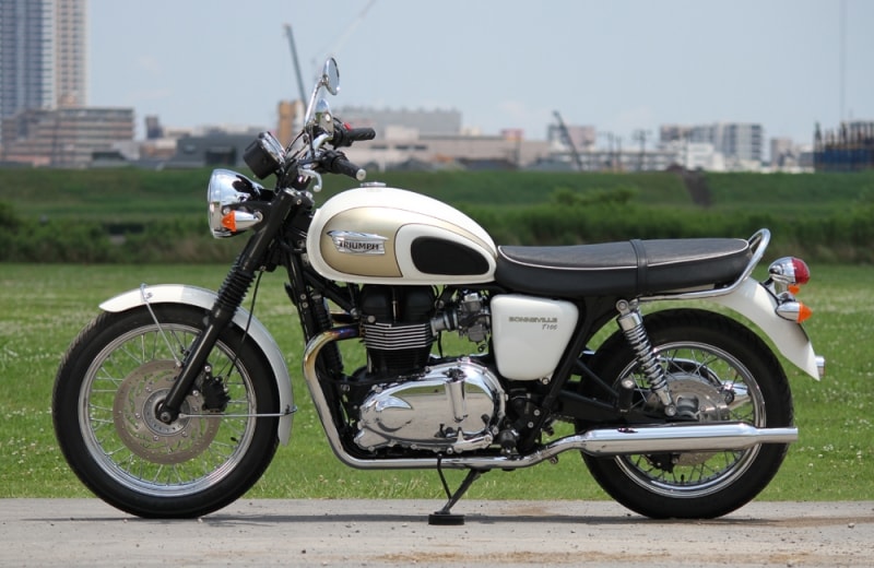 トライアンフ ボンネビルT100 レフトビュー