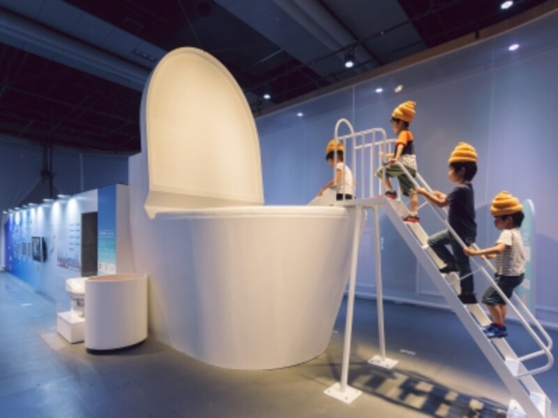 大きなトイレのすべり台