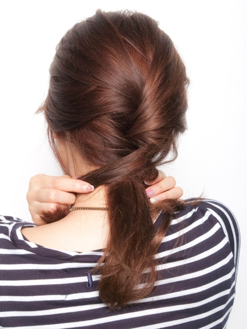 ざっくりで良いので多めの毛束を重ねていく