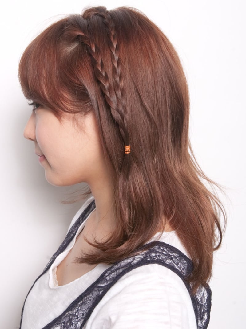 編み目より少し下の位置で結ぶ