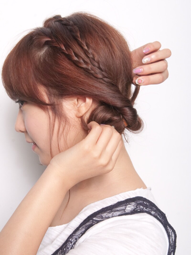 毛先が抜けない程度に引っ張る