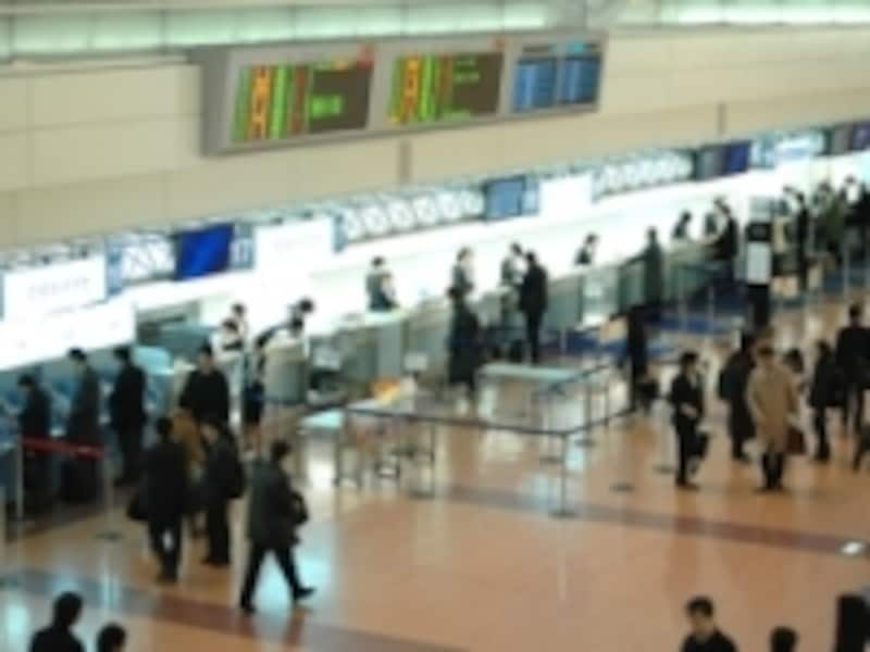 空港のカウンター