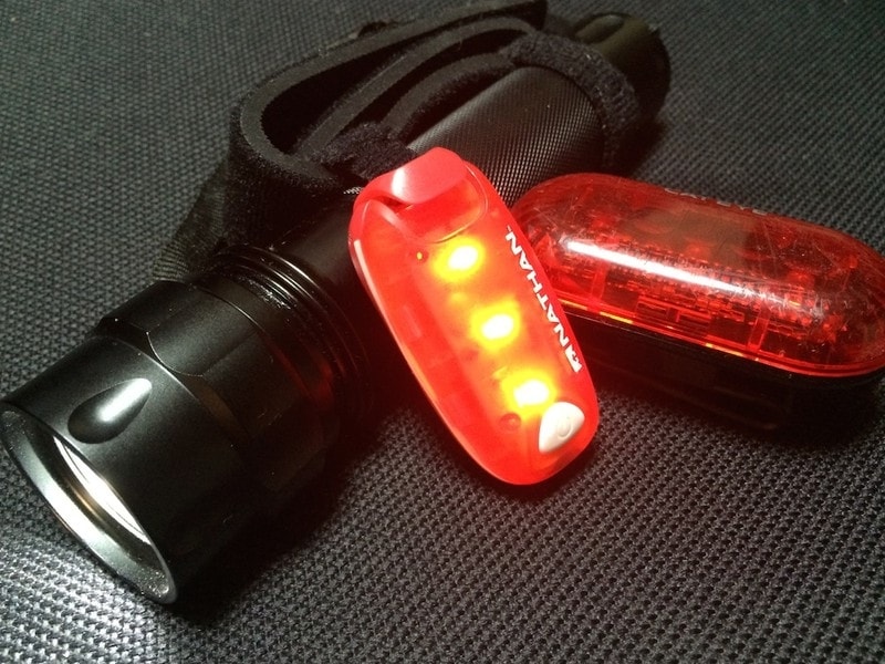 ランニング,夜,暗闇,事故,ライト,反射材