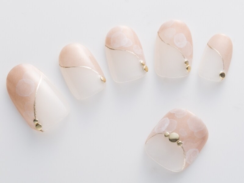 重なり合うホワイトドットが綺麗