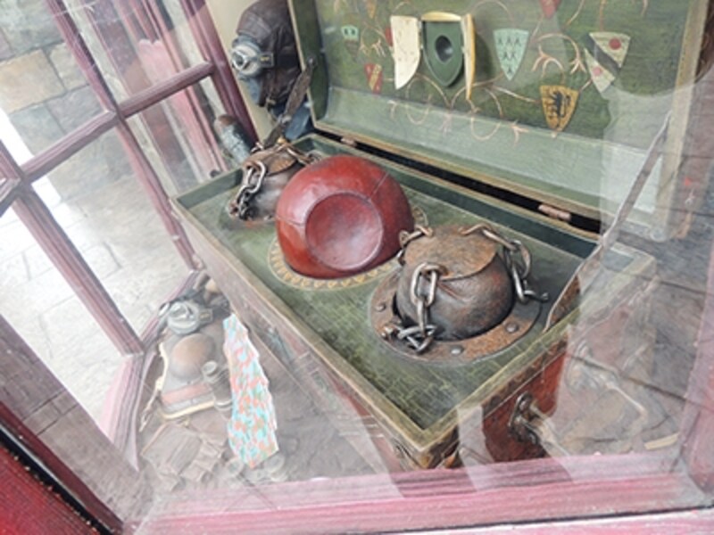 ショーケースの中に