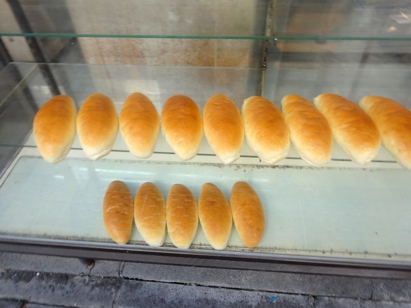 プレーンなタイプが130円、ジャムかピーナップバターを塗ると160円