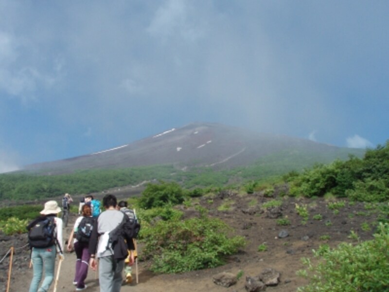 須走口ルートは比較的空いてます
