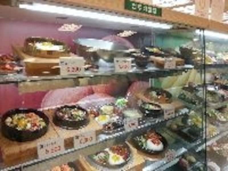ビビンバやキムチチゲ、冷麺など、韓国料理メニューももちろんアリ