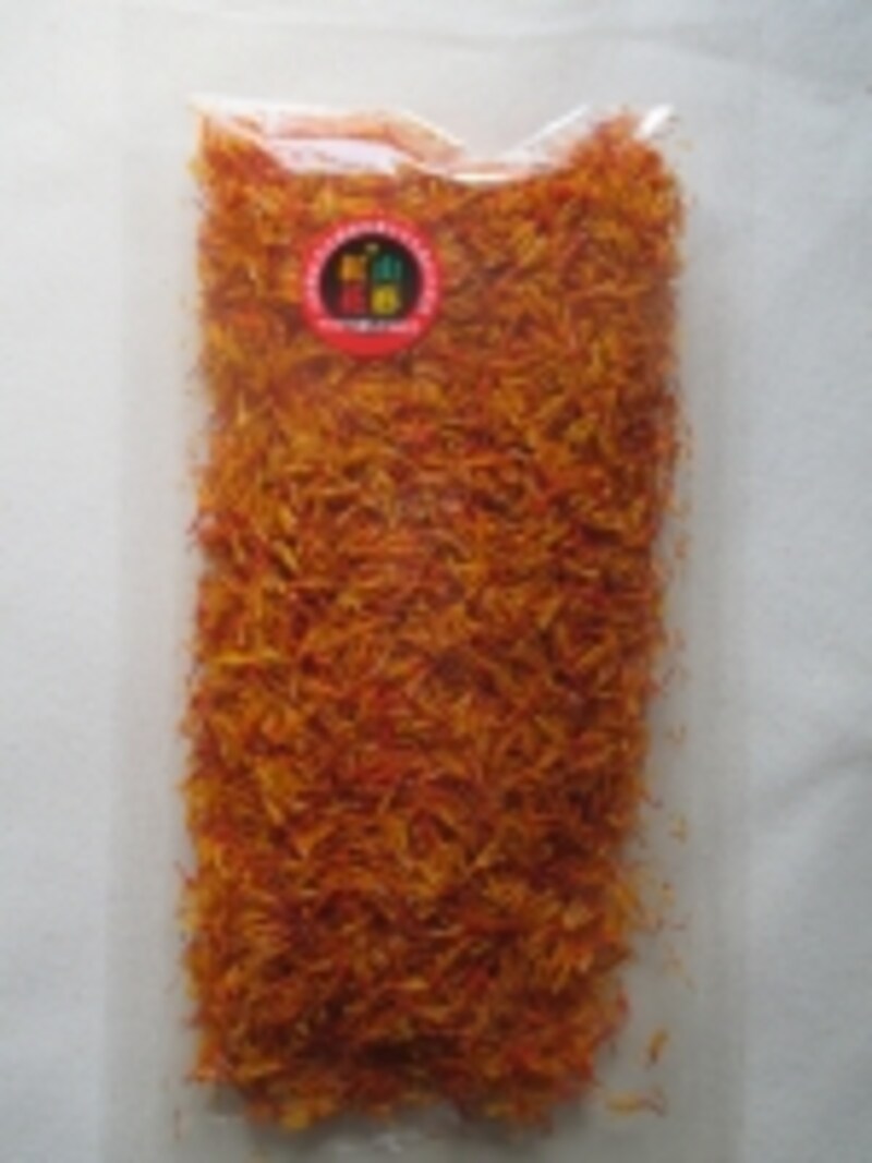 今野さんは食用の紅花も販売しています。