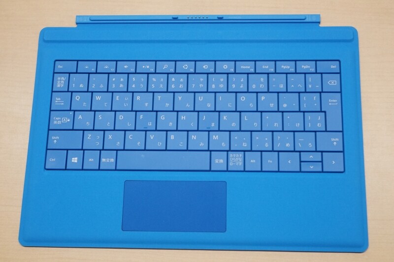 タイプカバーキーボードは、タッチパッドが大型化し、キーピッチが広がり、入力しやすくなりました。