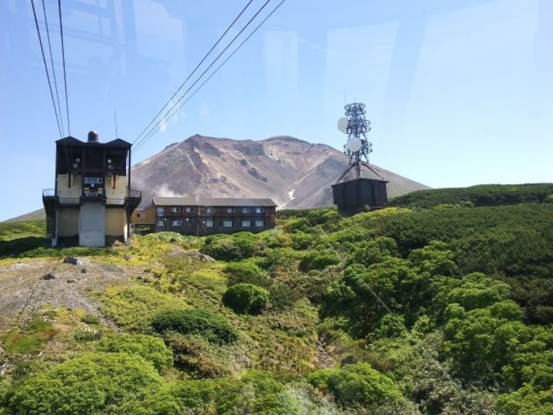 大雪山旭岳ロープウェイ・姿見駅に到着。奥に旭岳が見える