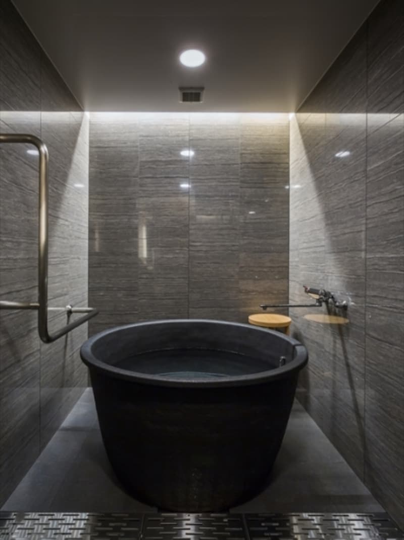 信楽焼の陶器の浴槽