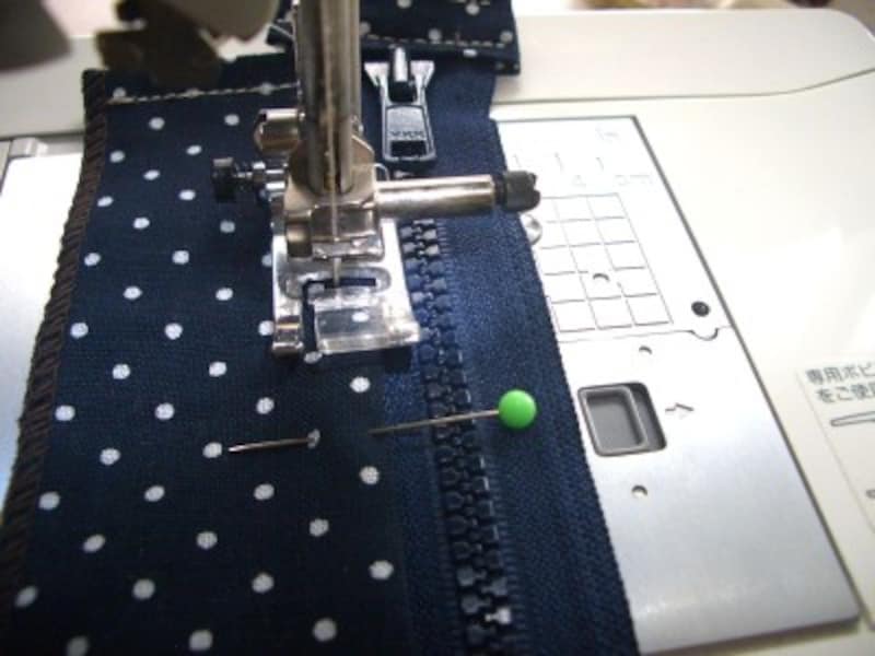 ファスナーに縫い付ける