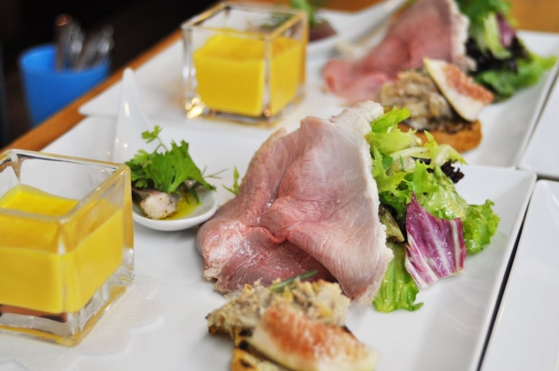 美しい色合いの前菜