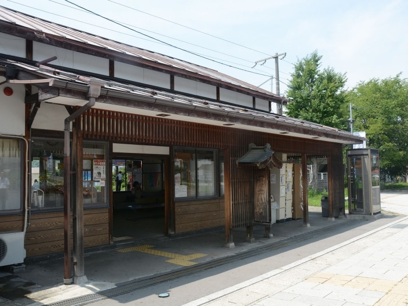 古風な田中駅で小休止