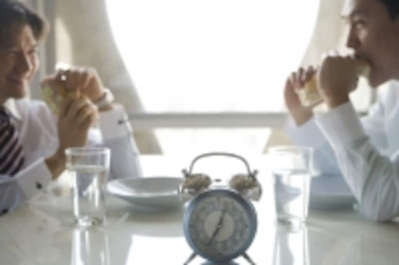 さりげない会話も魅力