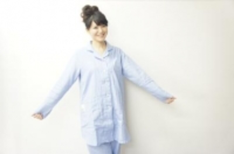 夏でも冷房を使用するので、長袖、長ズボンが理想的です。