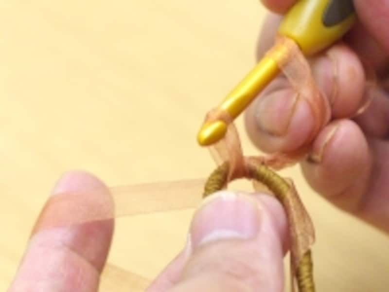 オーガンジーリボンを使用したシュシュの作り方 編み物 All About