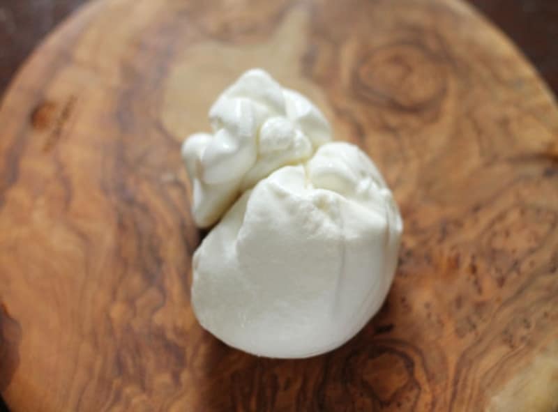 濃厚フィリングが美味しい東京ブッラータは、姿もキュートカヴァッロ