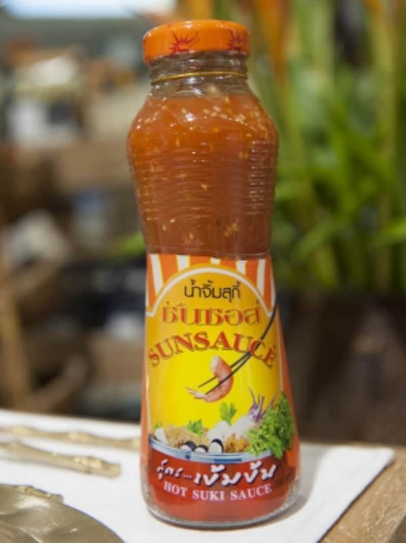 SUNソースundefined380gundefined57バーツ（約180円） タイ人も愛用しているタイスキソースはこちら