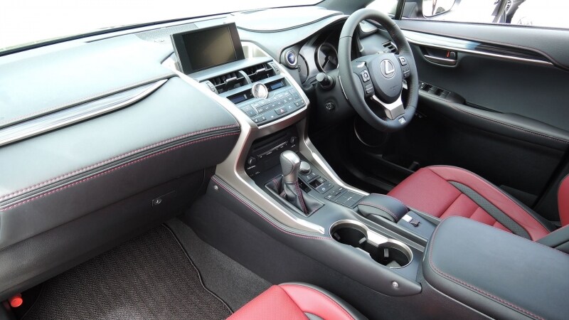 レクサスNX写真2