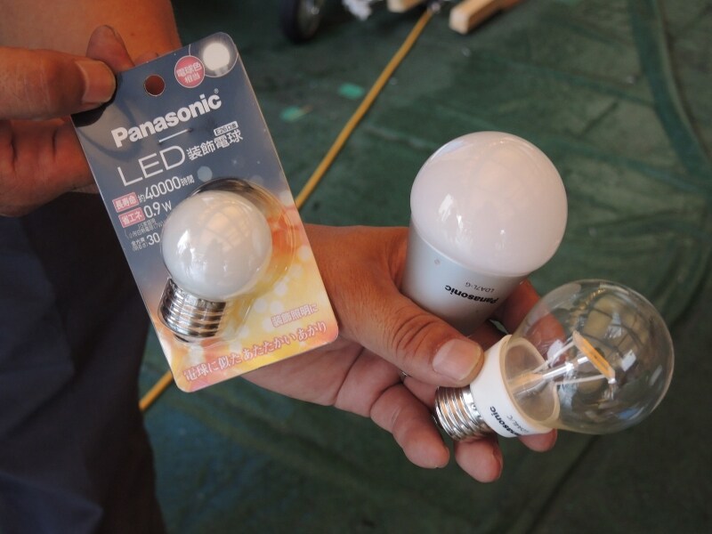 電球色や昼白色など7種類のLED電球を使い分けて配置