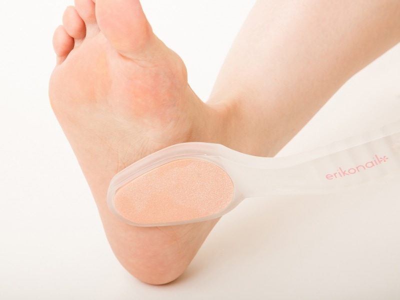 優しく削ってなめらかな足裏に