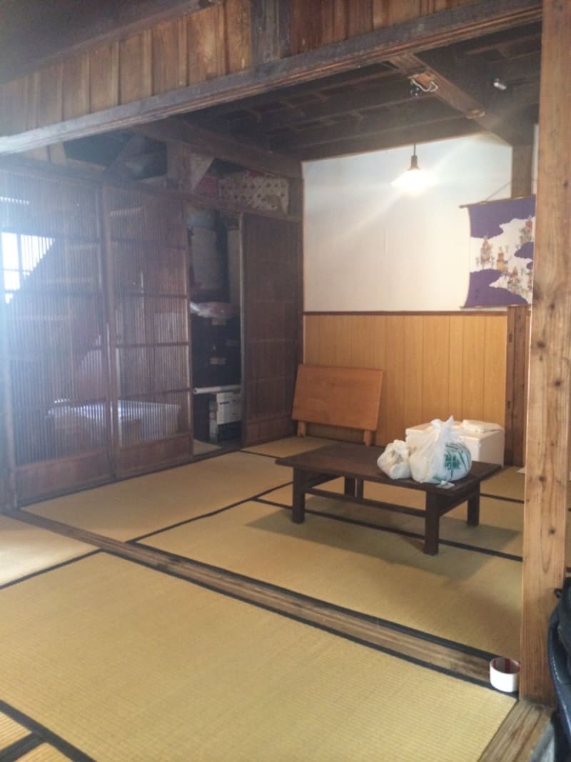 織物市場、長屋の中はこんなふう。