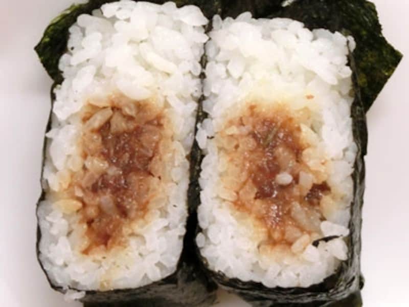 デイリーヤマザキ味わいむすびまぐろわさび醤油