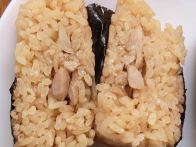 ローソン峠の釜めし本舗おぎのや監修鶏とごぼうの炊き込みご飯おにぎり